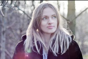 Julia Nilsson yogalärare på YogaMana Östermalm