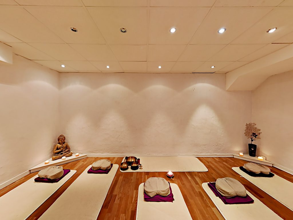 Prova på Yoga hos YogaMana Östermalm 25-30 aug 2019